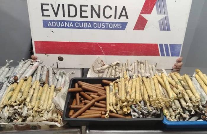 Frustra Aduana intento ilegal de tráfico de tabacos. Evidencia de los tabacos decomisados.