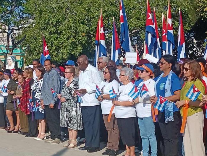 Mujeres habaneras alzan sus voces contra el bloqueo de Estados Unidos. Foto: Carlos Manuel Serpa Mujeres habaneras alzan sus voces contra el bloqueo de Estados Unidos. Foto: Carlos Manuel Serpa