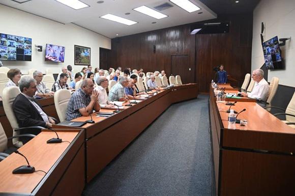 Díaz-Canel en reunión con expertos