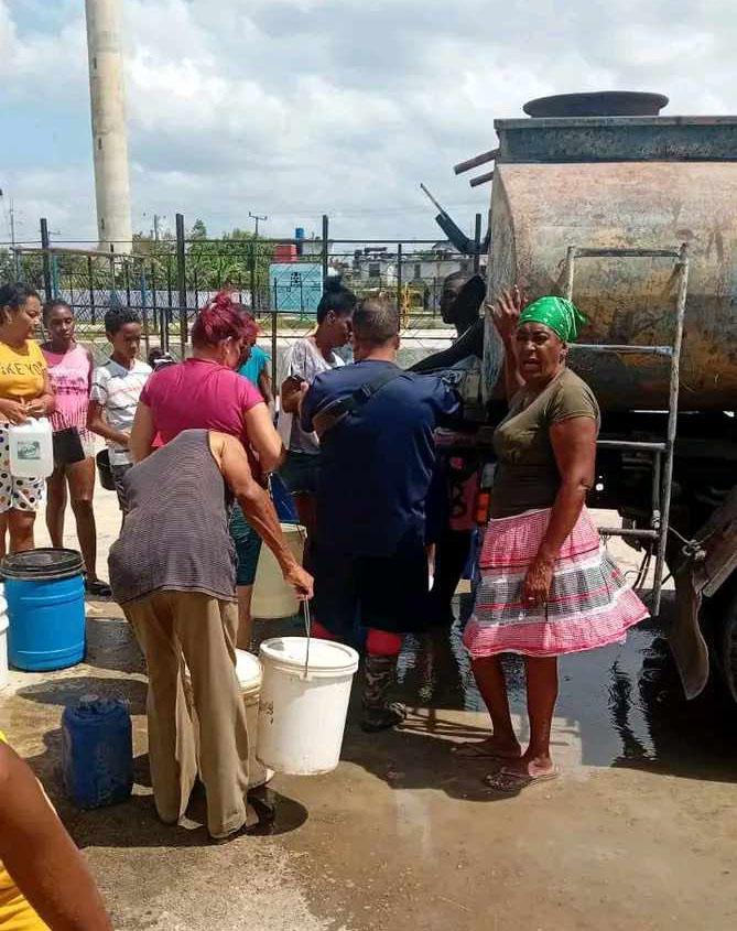 Diversas alternativas se buscan para llevar el agua a la población. 