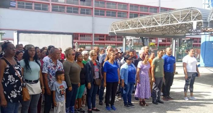 Pobladores del Cotorro firman por la Patria