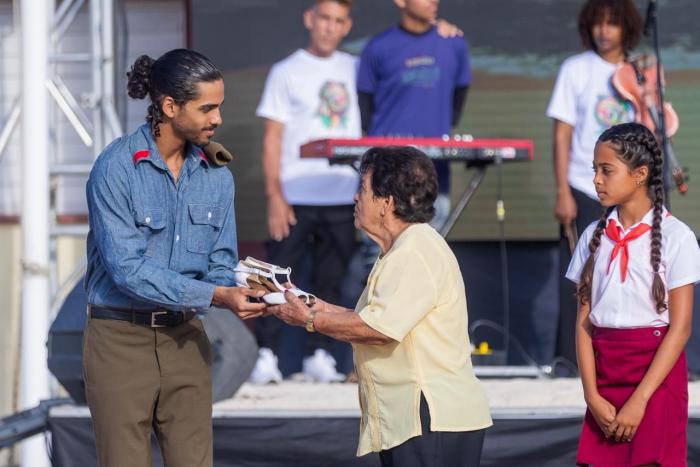 Acto por aniversario 65 de la victoria de Playa Girón