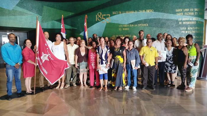 Entregan Bandera de Colectivo Vanguardia Nacional