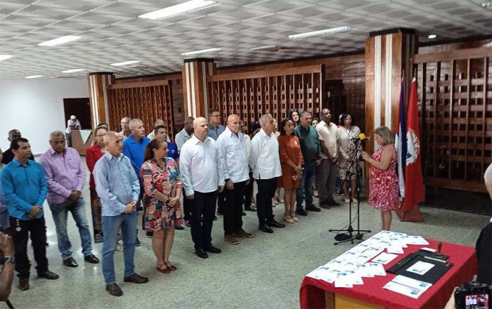 Cancelan sello postal por el Dia Internacional de los Trabajadores