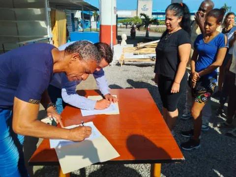 Firma por la Patria de trabajadores del puente de 100 y Boyeros