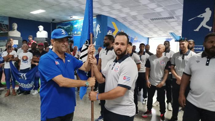 Abanderado Industriales para la IV Liga Élite 