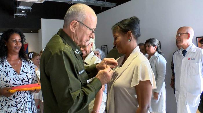 Reconocen a trabajadores civiles de la defensa en el MININT