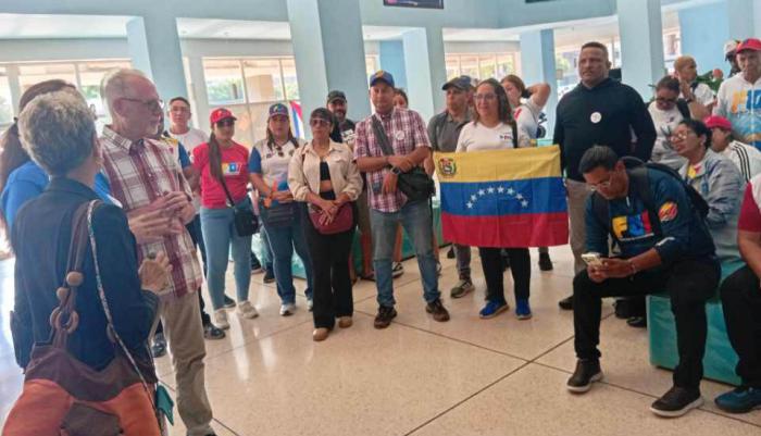 Sindicalistas solidarios con Cuba recorren sitios de La Habana
