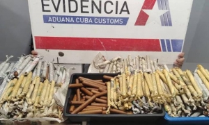 Frustra Aduana intento ilegal de tráfico de tabacos. Evidencia de los tabacos decomisados.