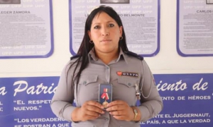 La teniente Mairelis González Ramírez, a  propuesta del Buró Nacional de la UJC, por Decreto Presidencial, recibió la medalla Abel Santamaria Cuadrado.