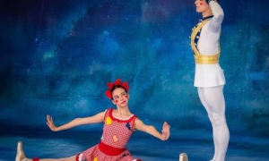 Carolina Fonseca y Roque Salvador en  “Muñecos”. 