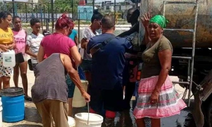 Diversas alternativas se buscan para llevar el agua a la población. 
