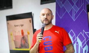 Mirko Casale, director del programa ¡Ahí les va! de la televisora internacional Russia Today