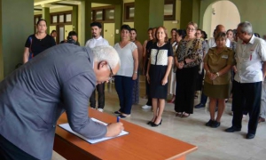 Tribunal Supremo Popular estampa sus firmas por la soberanía nacional