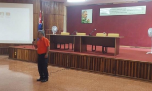 Exagente de la Seguridad del Estado intercambia con miembros de las FAR