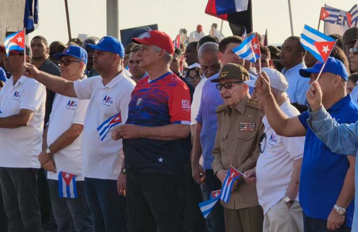 Raúl Castro y Díaz-Canel en la Tribuna antiimperialista