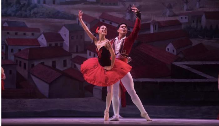 Los primeros bailarines Anette Delgado y Ányelo Montero en Don Quijote. 