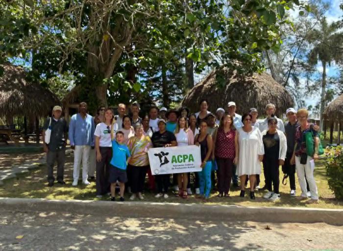 Contribuir a la transición energética de fincas agropecuarias mediante la capacitación y la incorporación de fuentes renovables de energía (FRE), como biodigestores, calentadores solares y sistemas fotovoltaicos, adaptadas al contexto agropecuario cubano es el objetivo de un nuevo proyecto: Cultivando energía, en La Habana del Este.