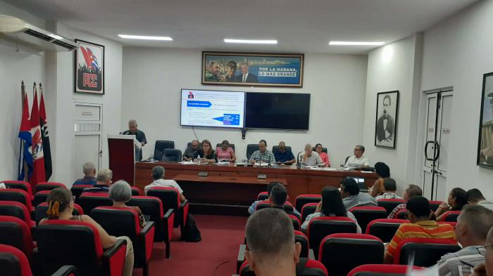 Presidencia y participantes en el Pleno ordinario del Comité Provincial del Partido en La Habana