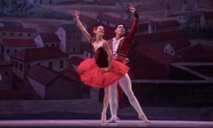 Los primeros bailarines Anette Delgado y Ányelo Montero en Don Quijote. 