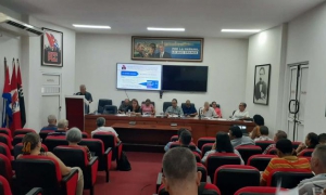 Presidencia y participantes en el Pleno ordinario del Comité Provincial del Partido en La Habana
