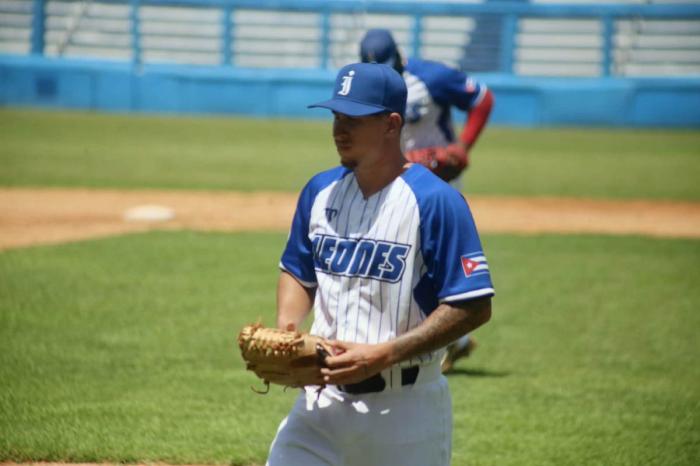 Pelotero de Industriales en Liga Élite del Béisbol Cubano