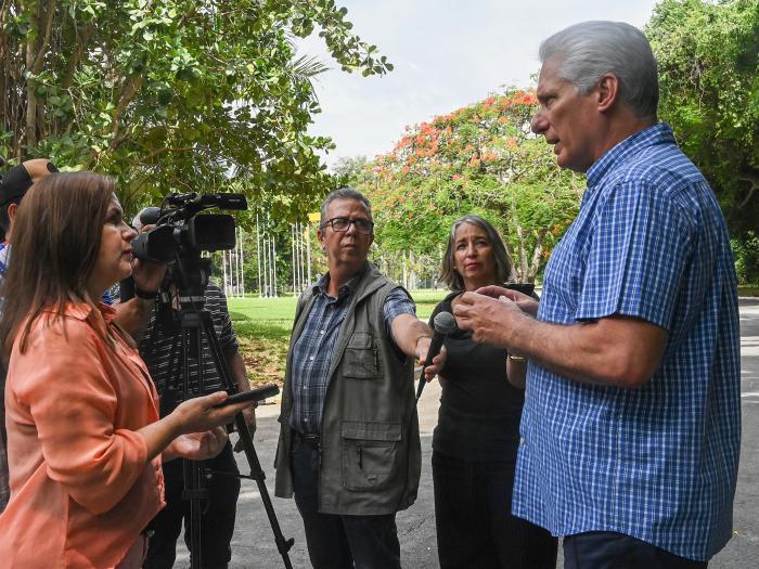 El Primer Secretario del Comité Central del Partido Comunista de Cuba y Presidente de la República, Miguel Díaz-Canel Bermúdez, ofreció declaraciones al equipo de prensa de la Presidencia de la República