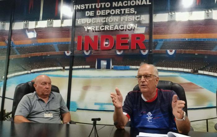 Conferencia de prensa sobre festival deportivo