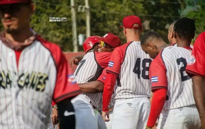 Huracanes entran a la fiesta de la postemporada