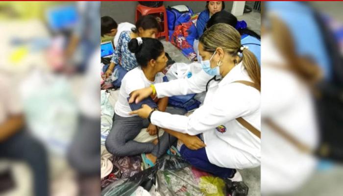Médicos cubanos en Venezuela se desplegaron en apoyo a la población afectada por los terremotos en Caracas y La Guaira. Foto de @MINSAPCuba, tomada de La Jornada