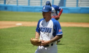 Pelotero de Industriales en Liga Élite del Béisbol Cubano