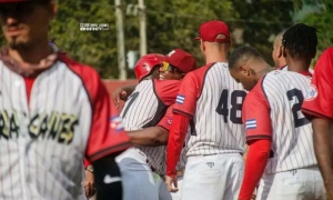 Huracanes entran a la fiesta de la postemporada