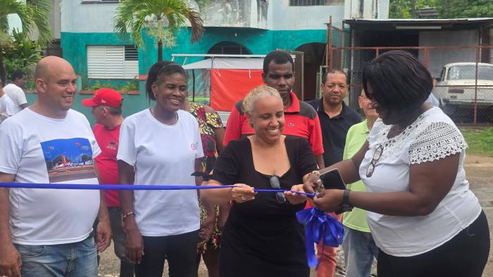 Al acto de inauguración asistieron Mai Lin Alberty Arozarena, primera secretaria del Comité Municipal del Partido Comunista de Cuba en el Cerro; y Elena Luis Rodríguez, intendente del territorio.
