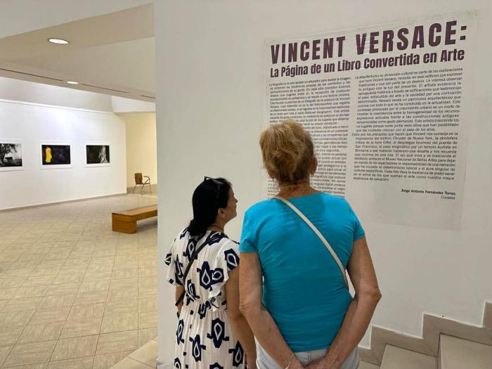 “Cautivado por momentos”, muestra del fotógrafo Vincent Versace permanece abierta al público en el Museo Nacional de Bellas Artes.