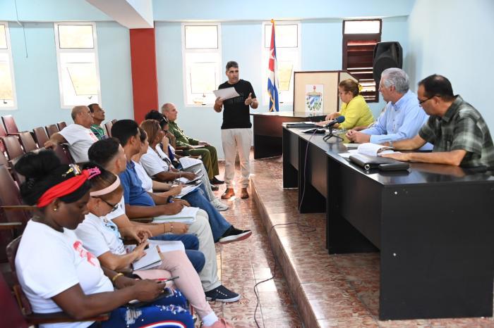 Díaz-Canel estuvo en los municipios de Regla y Guanabacoa
