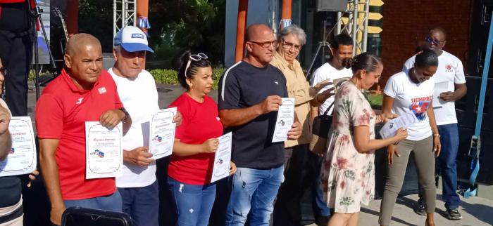 Entrega de reconocimientos.