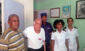 Hasta el hogar del general de brigada de la reserva Enio Leyva Fuentes expedicionario del yate Granma ,llegaron jóvenes de la la Academia Naval Granma