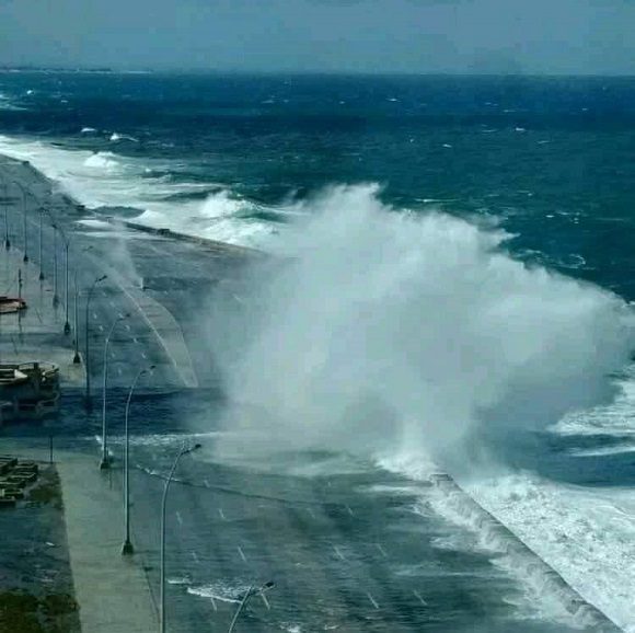 Malecón habanero. Foto: Carlos Espinosa Betancourt/ Facebook