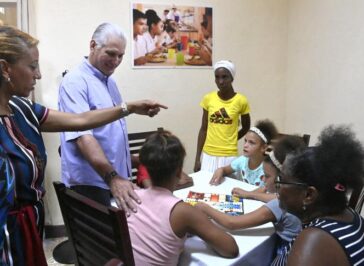 Para todos los menores, el nuevo curso escolar y el valor que entraña aprender es fortuna común. Foto: Estudios Revolución